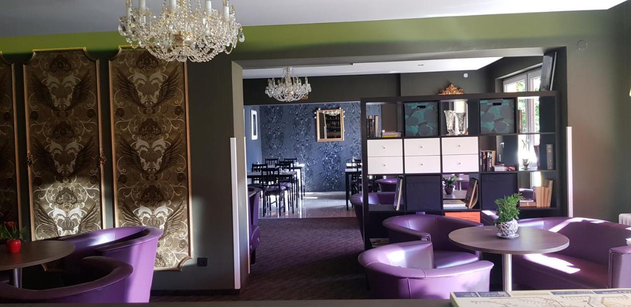 M-Tourist Hotell Praha Eksteriør bilde